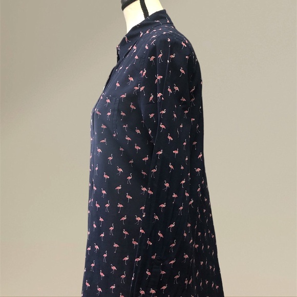 ⚜️GAP Women’s Shirt Navy Blue with pink flamingos⚜️ - Picture 4 of 10